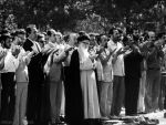 اقامه اولین نماز جمعه در تهران به امامت آیت ‏اللَّه طالقانی (1358 ش)