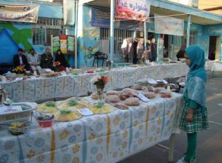 برگزاری جشنواره غذاهای سنتی ایرانی در یکی از مدارس