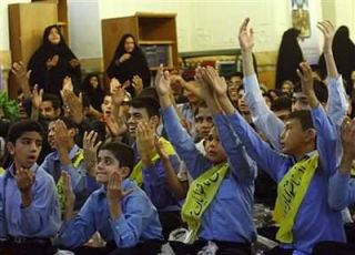 تشرف 300 دانش آموز ناشنوا به حرم مطهر رضوی