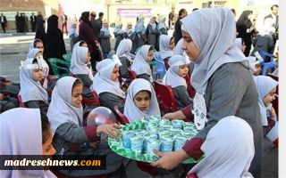 توزیع شیر در مدارس مناطق محروم آغاز شد