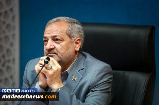شرکت‌های پتروشیمی‌ پای کار آموزش ۲۹.۵ همت برای هوشمندسازی مدارس کشور